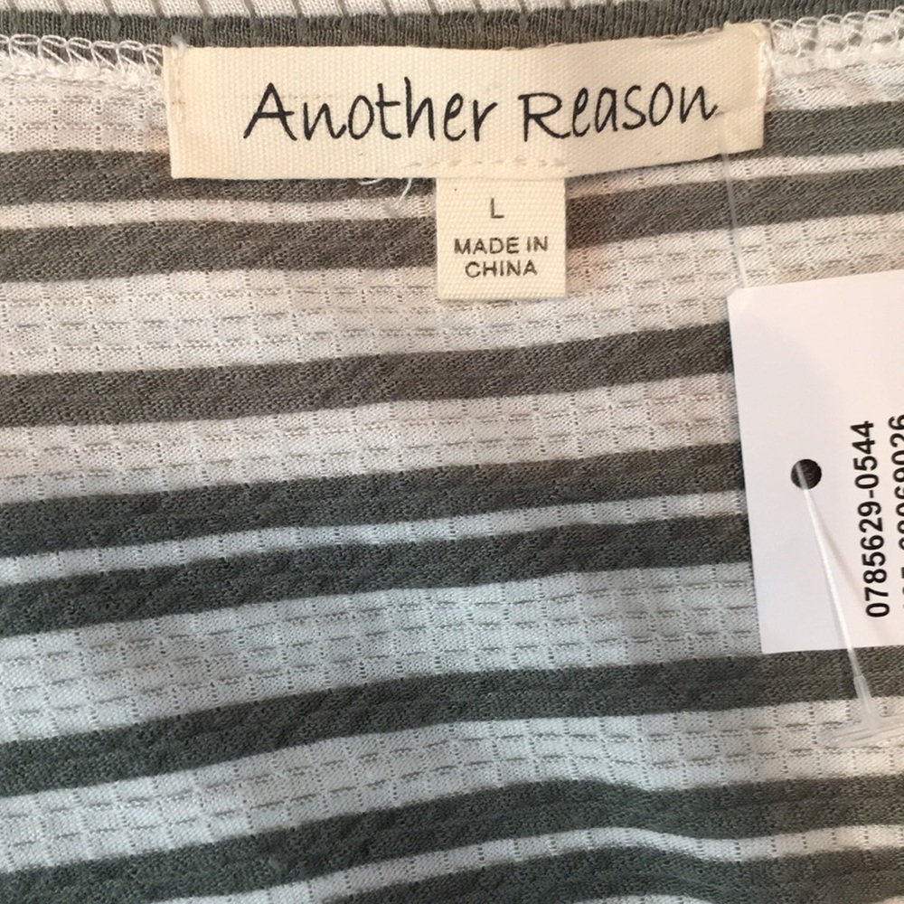 Ladies Striped Top - Picture 4 of 4